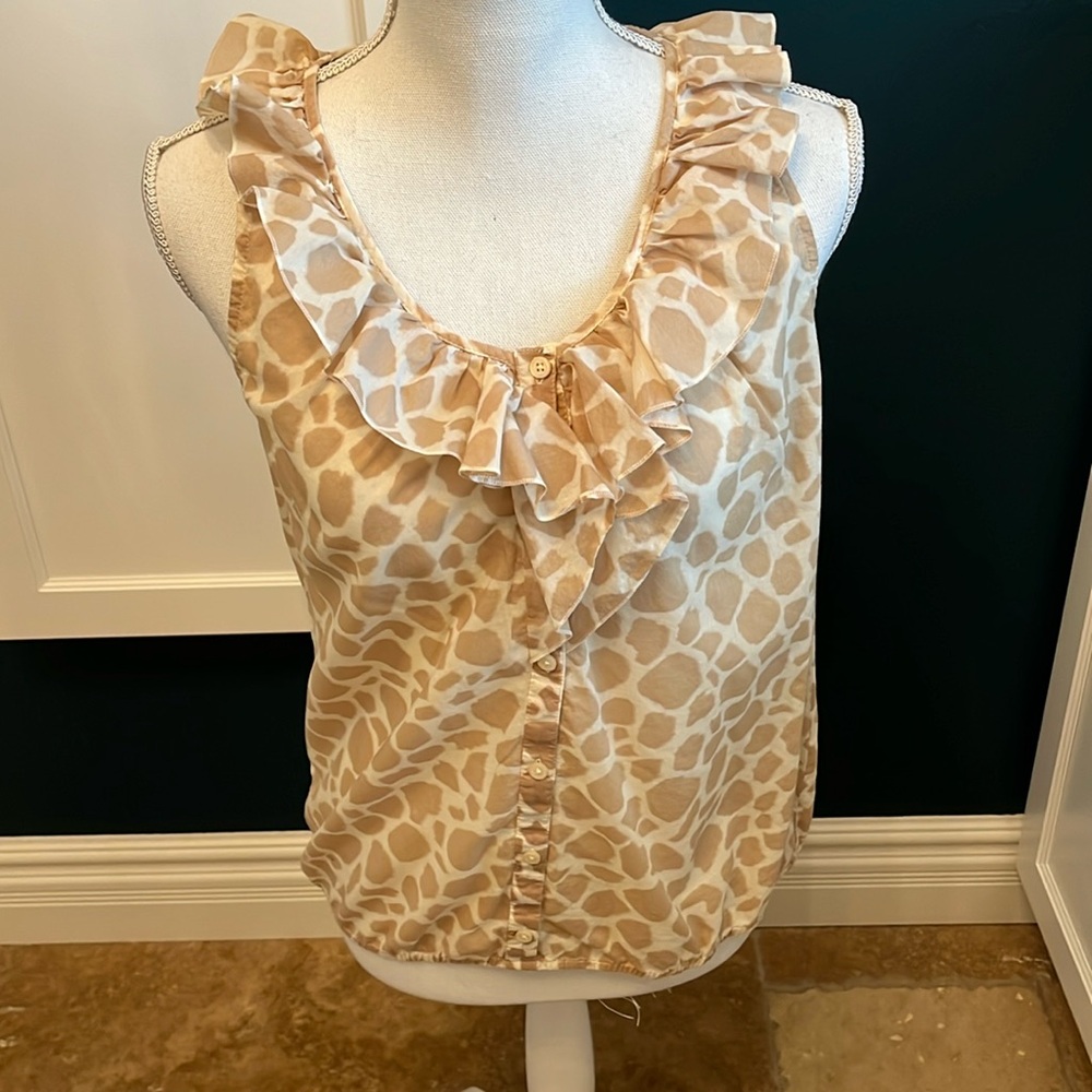 Loft giraffe 🦒 print V-neck sleeveless blouse